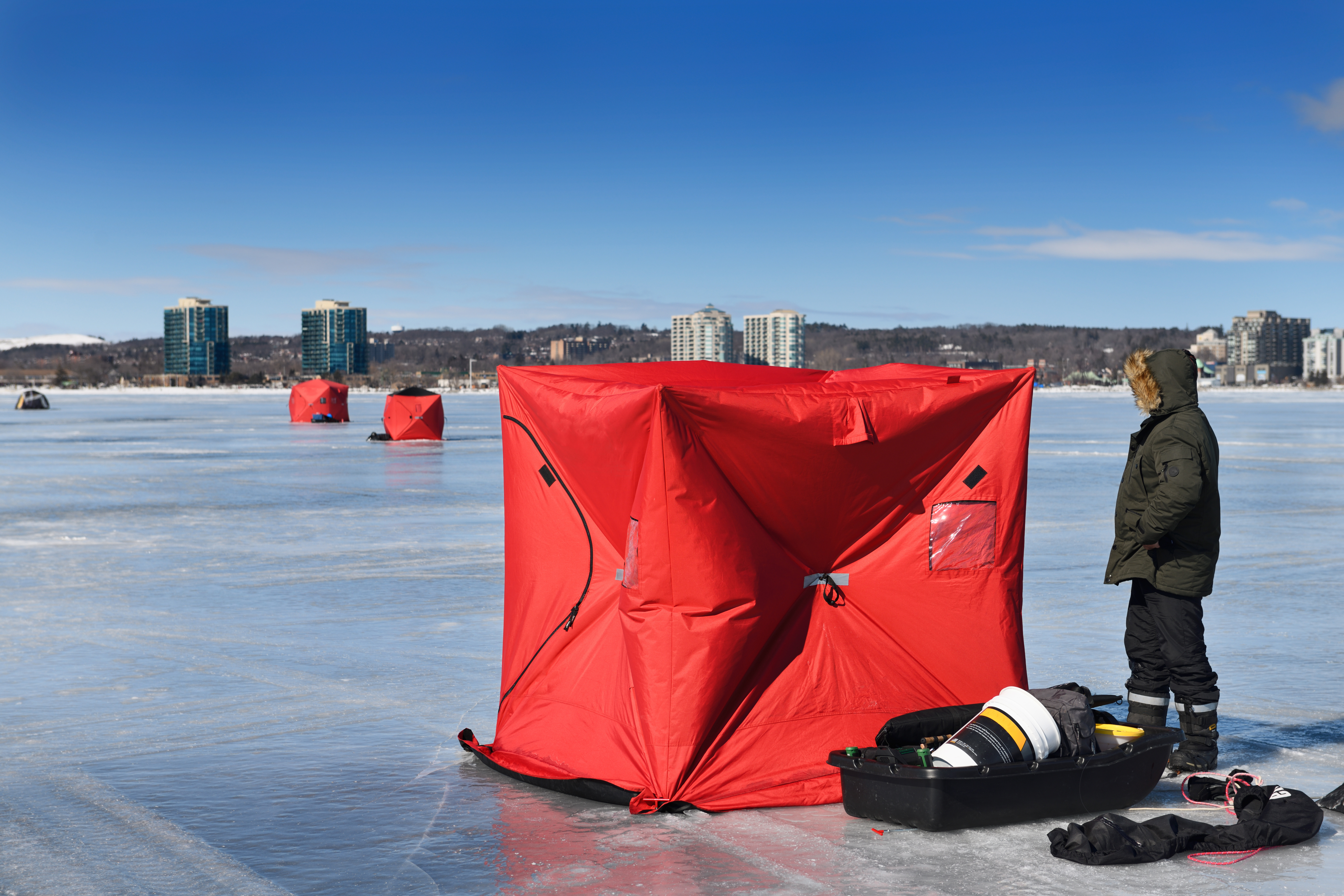 Ice fishing tourism in Berrie