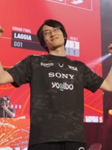 Laggia with his arms raised, celebrating his win in Fatal Fury CTW at SWC